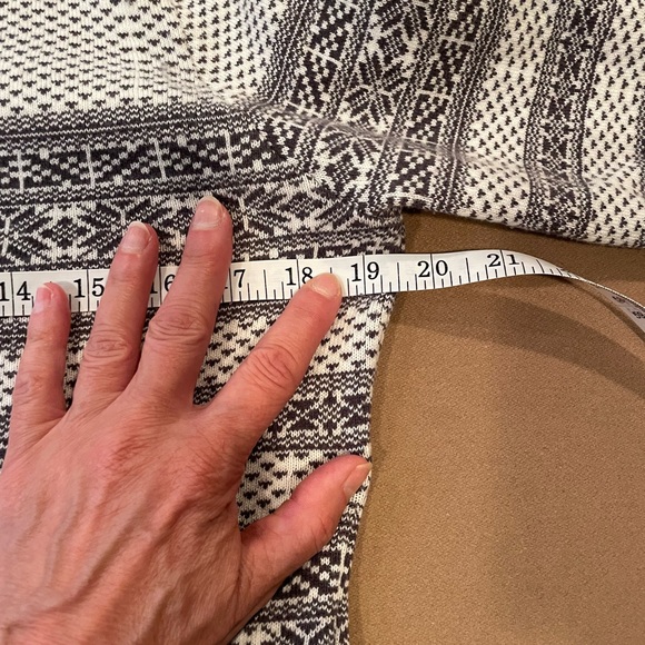 Forever 21 Nordic Sweater - Size Medium - Picture 8 of 8